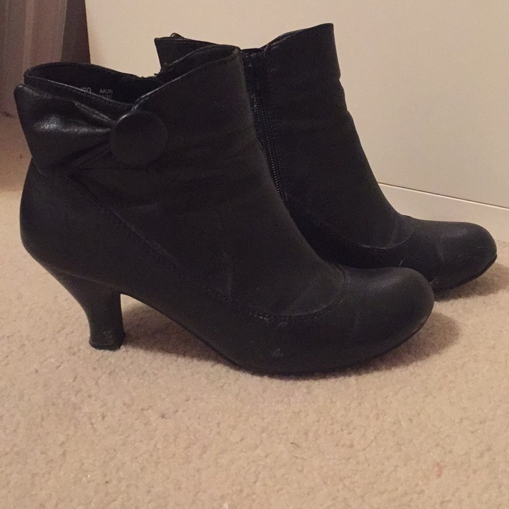 Black ankle boots.